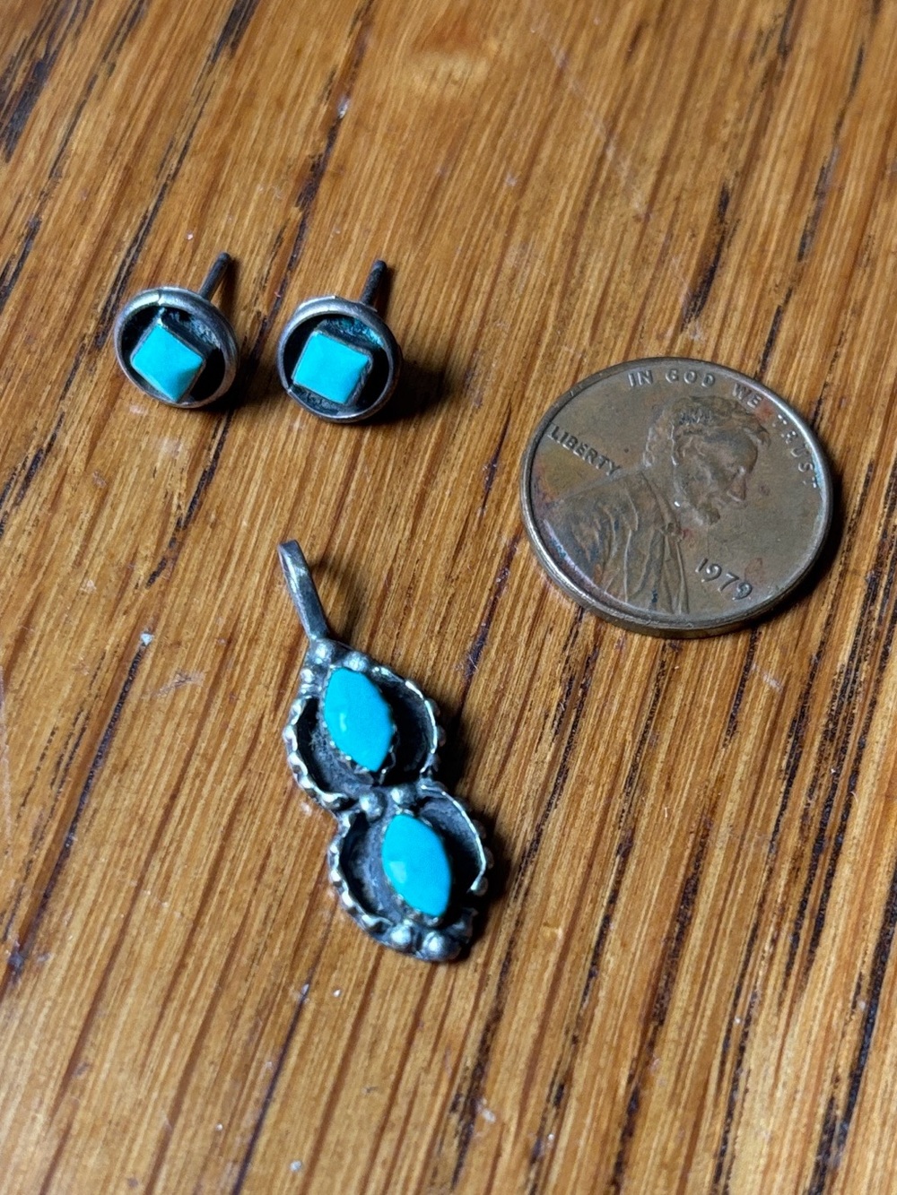 Turquoise Silver Drop Pendant and Stud Earrings Set